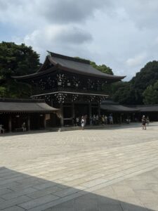Meiji Jingū: Il Santuario Imperiale nel Cuore Verde di Tokyo e il Miracolo della Foresta Piantata a Mano