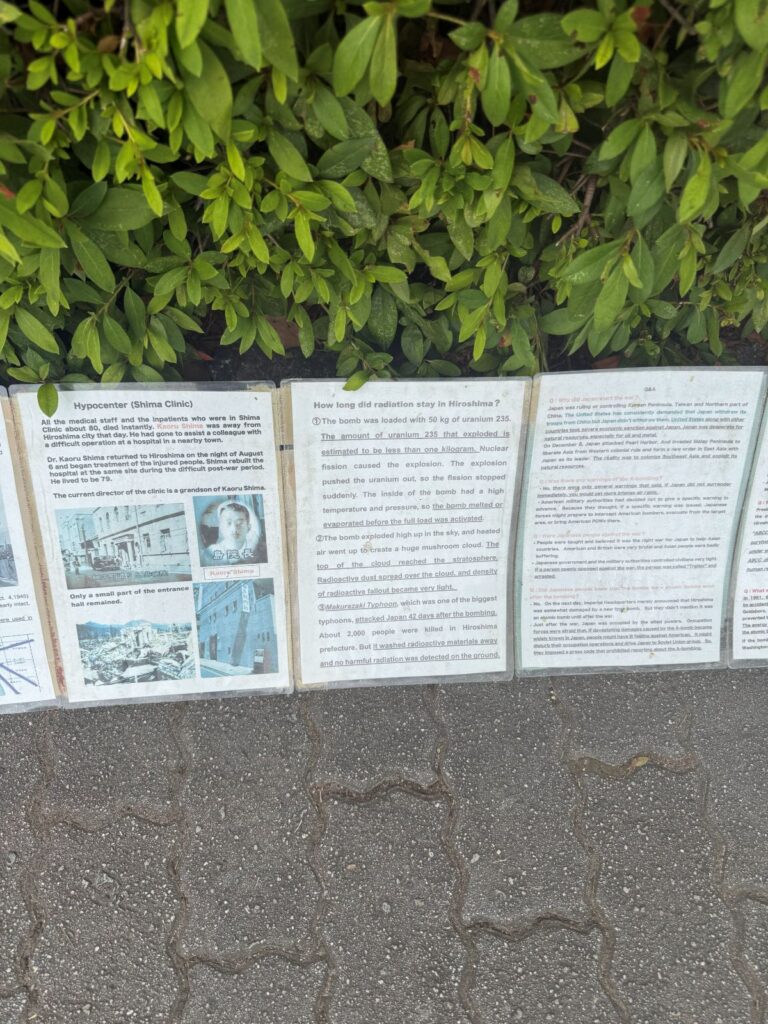 Pannello che spiega l’ipocentro della bomba sopra la Shima Clinic di Hiroshima