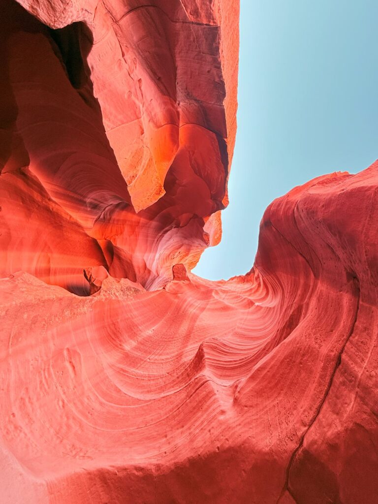Le pareti ondulate di arenaria rossa di Antelope Canyon