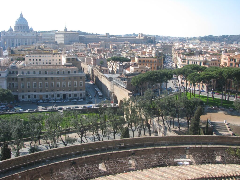 Il Passetto di Borgo, il corridoio fortificato che collega il Vaticano a Castel Sant'Angelo