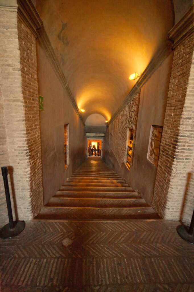 La rampa elicoidale del Mausoleo di Adriano dentro Castel Sant'Angelo