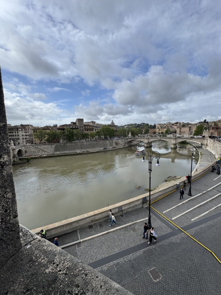 Vista sul Tevere e Ponte Sant'Angelo dalla terrazza del castello