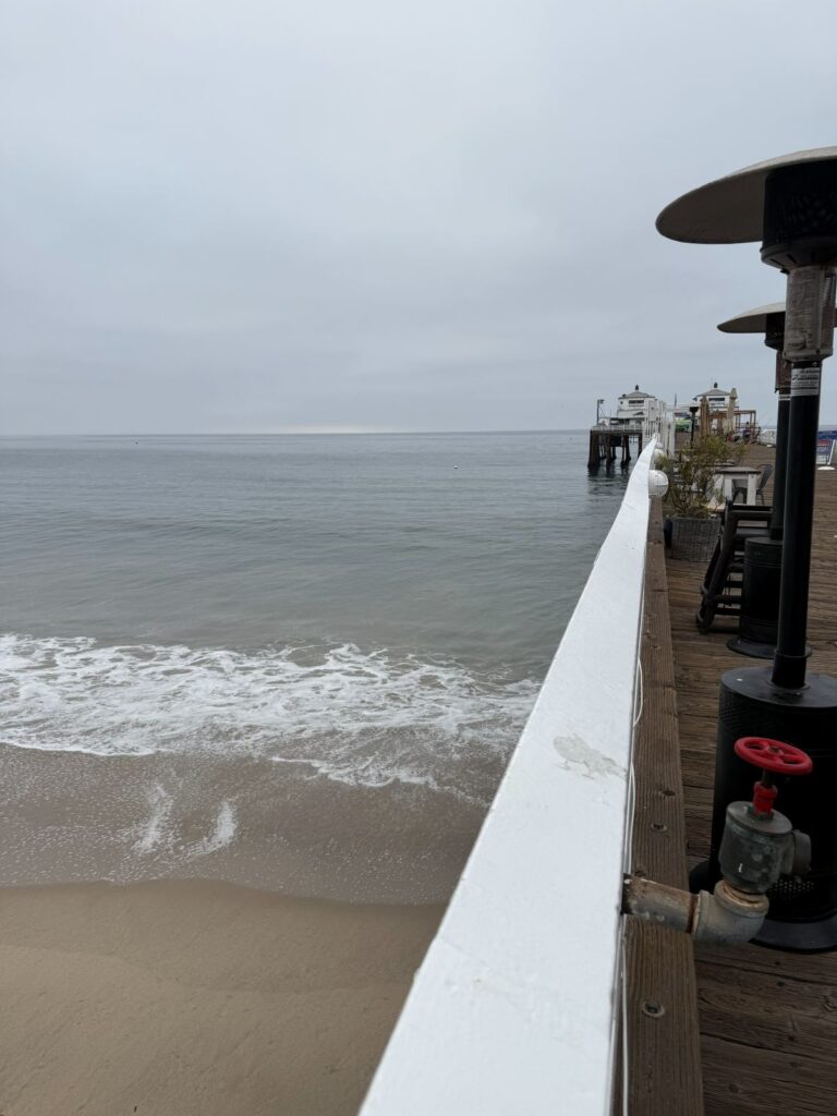 La vista sull oceano e sulla spiaggia dal Malibu Pier