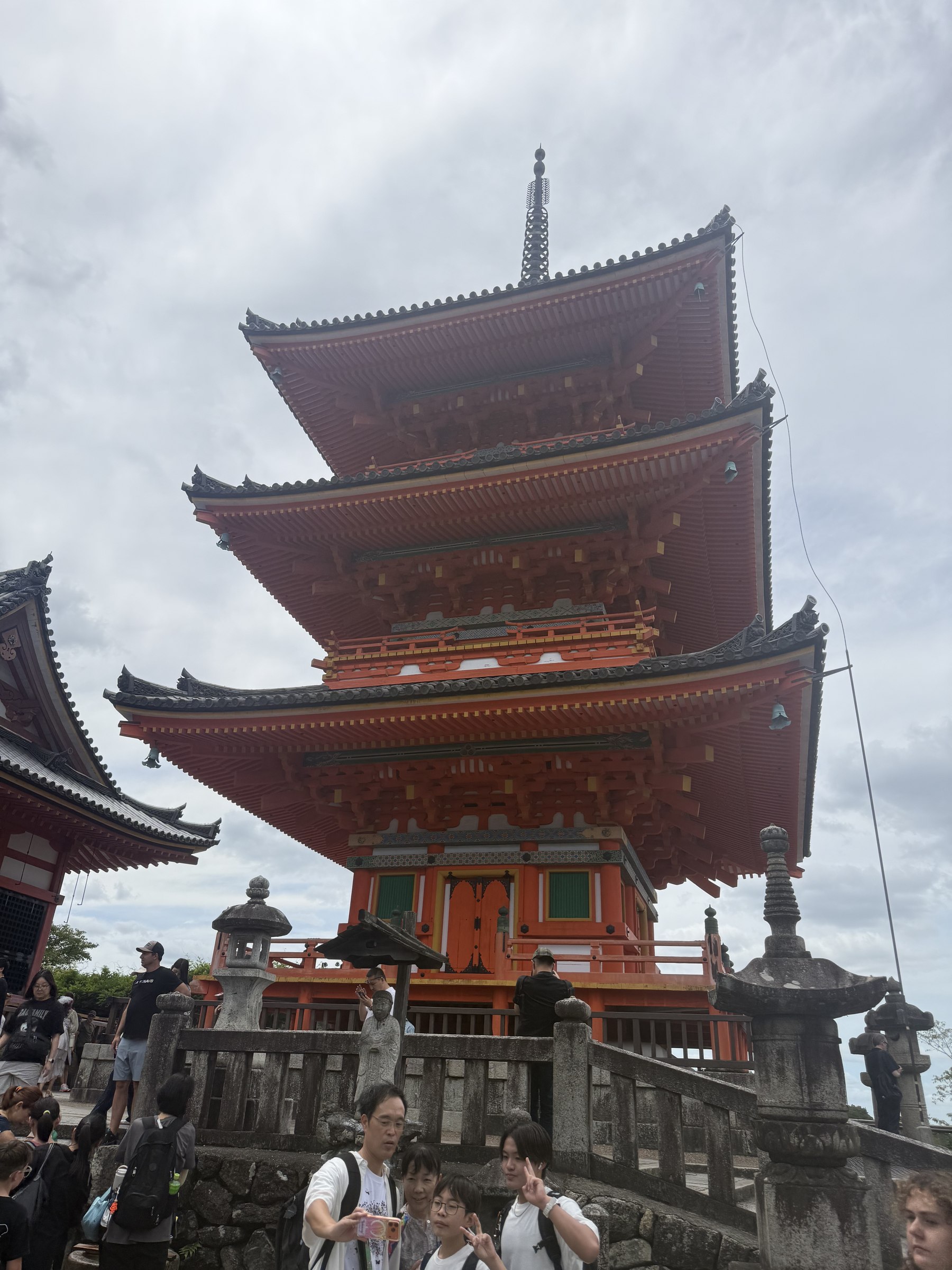 Pagoda a tre piani nel complesso del tempio Kiyomizu-dera