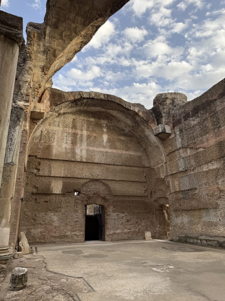 La volta in mattoni delle Piccole Terme di Villa Adriana