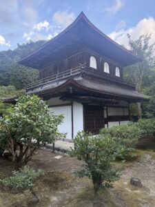 Ginkaku-ji: il Padiglione d’Argento e il Suo Giardino Zen a Kyoto